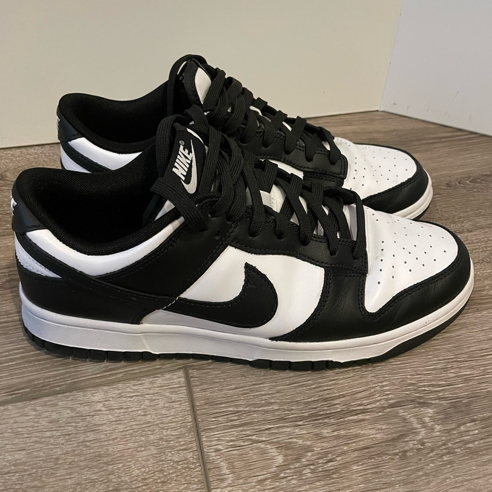 Nike Dunk (Panda) Sneakers
